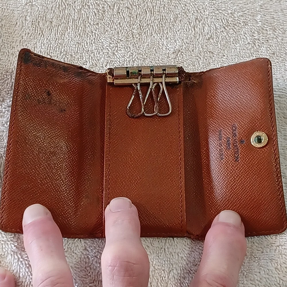 Louis Vuitton Brown Damier Leather Gold Key Holder 🔑